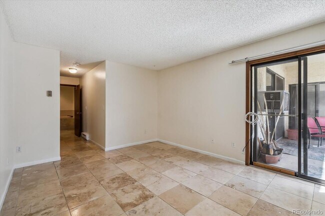 Building Photo - Spacious 2BD, 2BA Condo with Bonus Flex Room