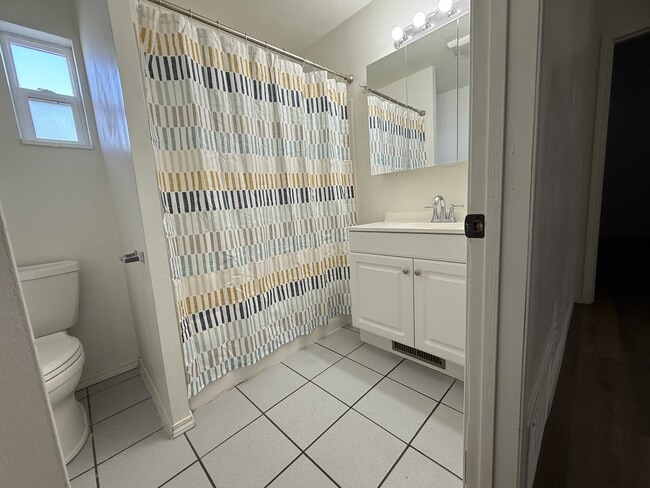 Building Photo - 84 W Main St