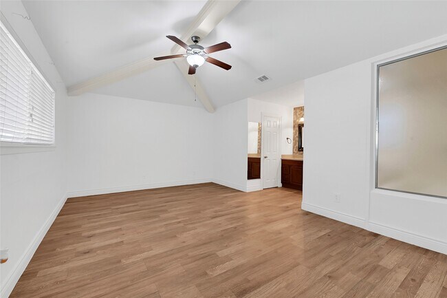 Building Photo - 8802 Tanager St