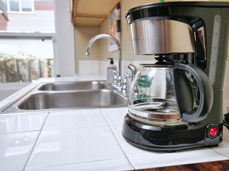 Building Photo - 2314 Bonar St