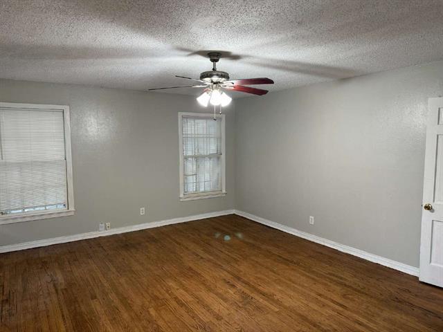 Building Photo - 1018 E Waco Ave