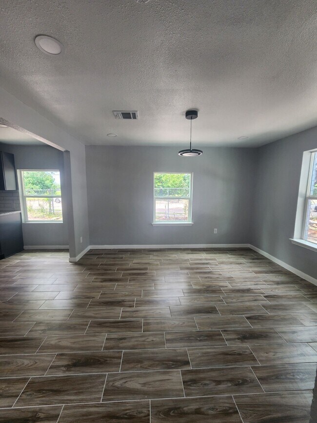 Building Photo - 4702 Marietta Ln
