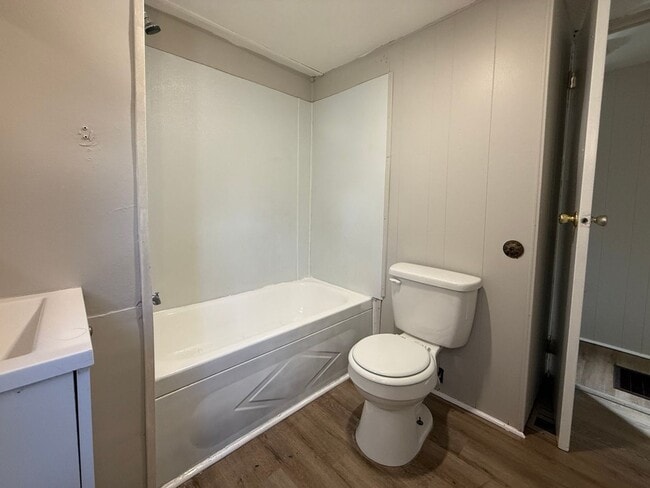 Building Photo - Updated Home in Laurel Lakes NJ FOR RENT $1350