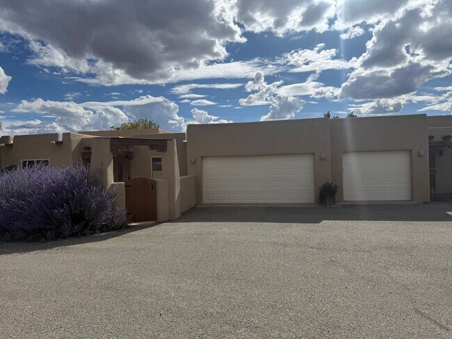 Building Photo - 54 Encantado Loop