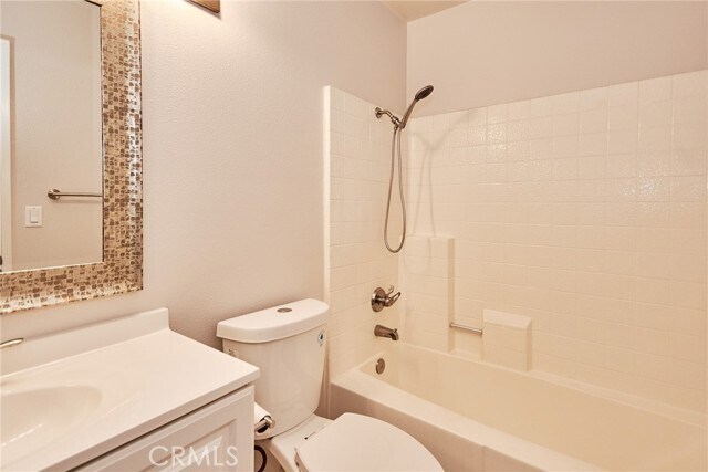 Building Photo - 36 Greenmoor