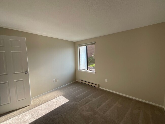 Building Photo - Peppermill Village 2 bedroom