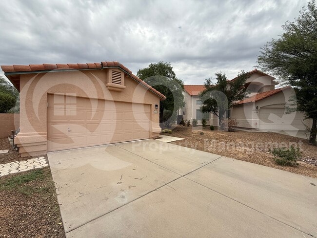 Building Photo - 144 E Mesquite Crest Pl