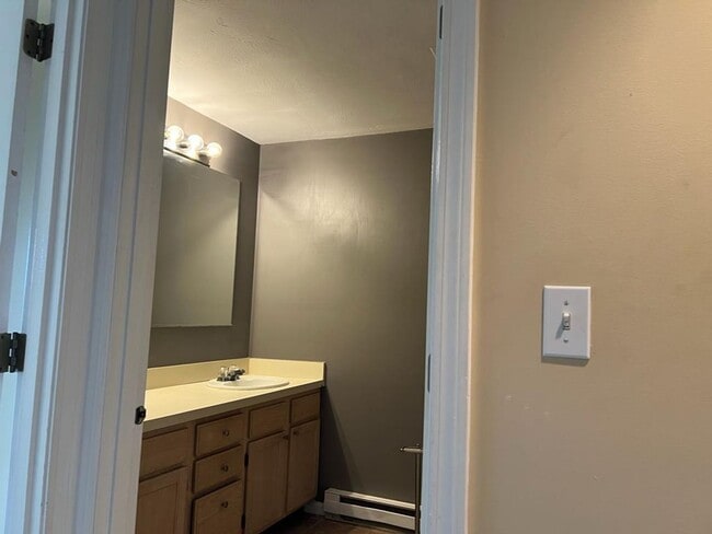 Building Photo - NOW AVAILABLE FOR RENTAL!!! A condominium-...