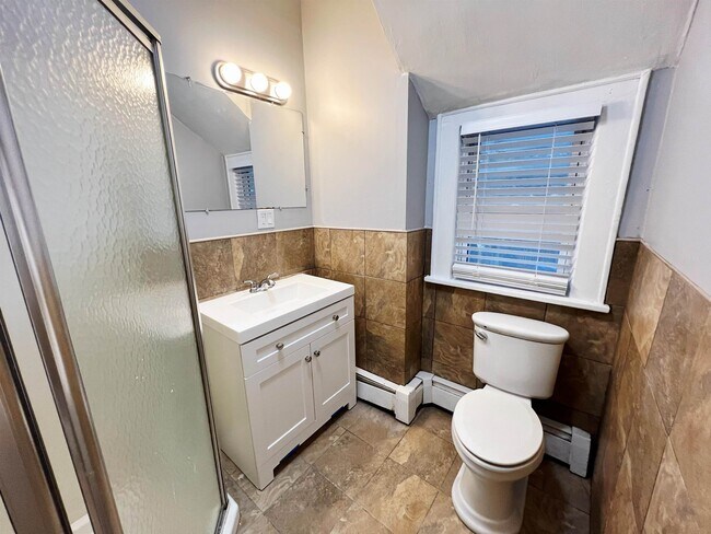 Building Photo - 419 Plainfield Ave