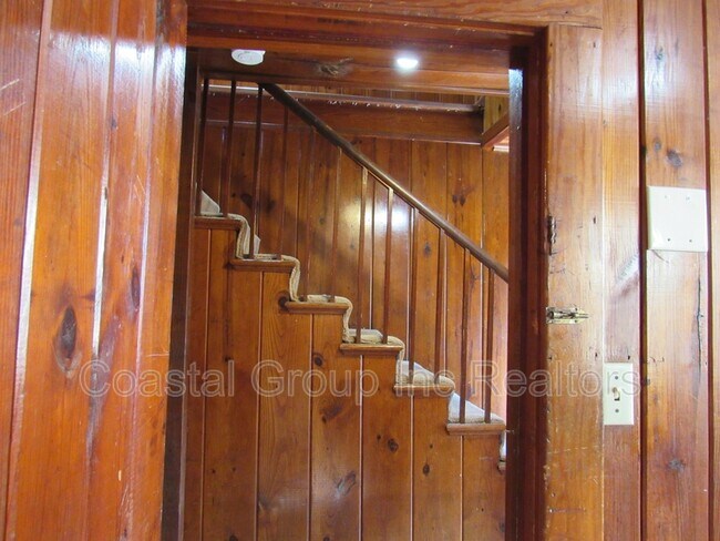 Building Photo - 3521 Bayside Ave