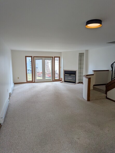 Building Photo - 9 Edgewater Estates