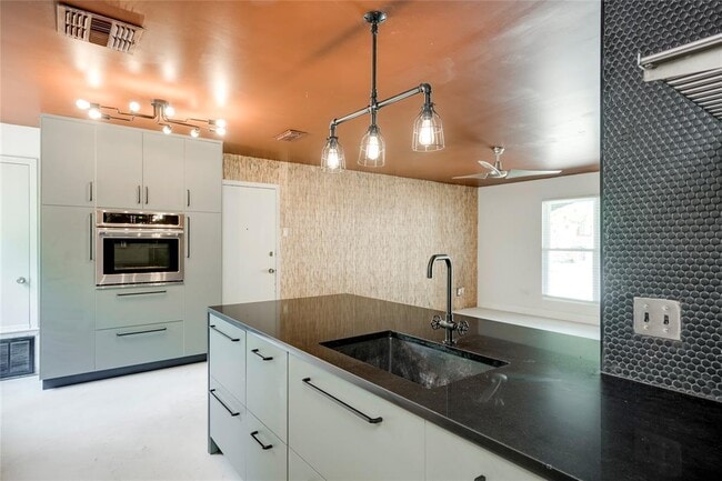 Building Photo - 8408 Romney Rd