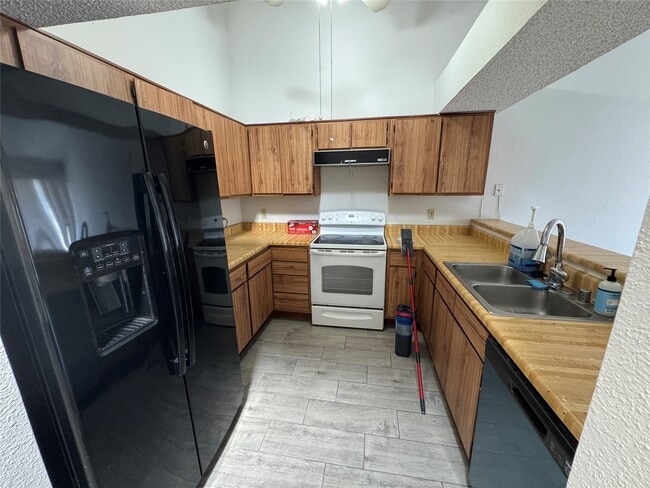 Building Photo - 12959 Wirevine Ln
