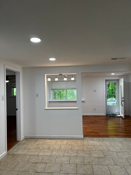 Building Photo - 4432 Mockingbird Ln