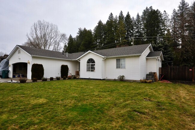 Building Photo - Hayden Rancher with RV parking