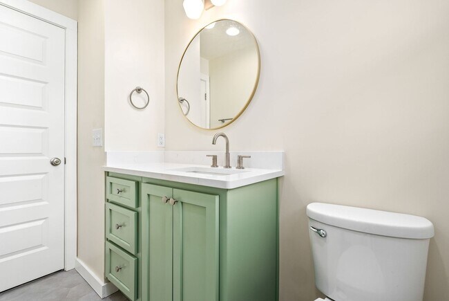 Building Photo - 720 Harper Ave