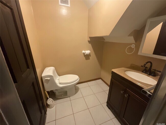 Building Photo - 49 Forest Ave