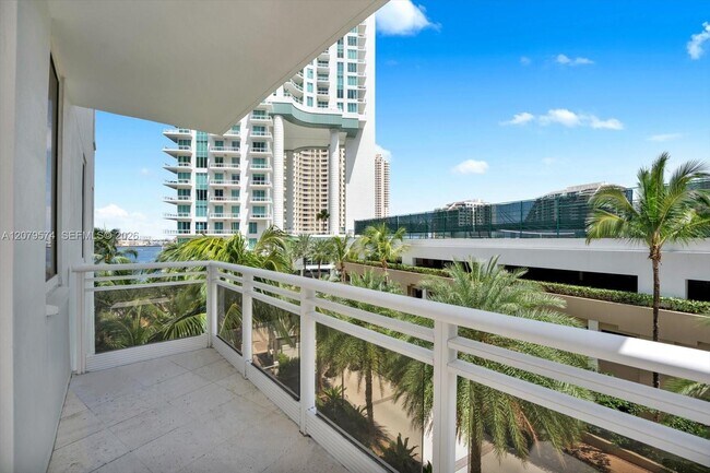 Building Photo - 901 Brickell Key Blvd