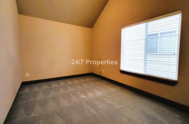 Building Photo - The Perfect 3 BD | 2.5 BA Home in Oregon C...