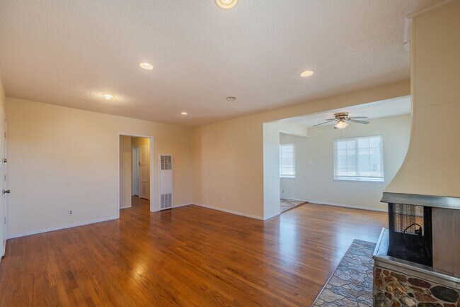 Building Photo - 2214 Ripley Ave
