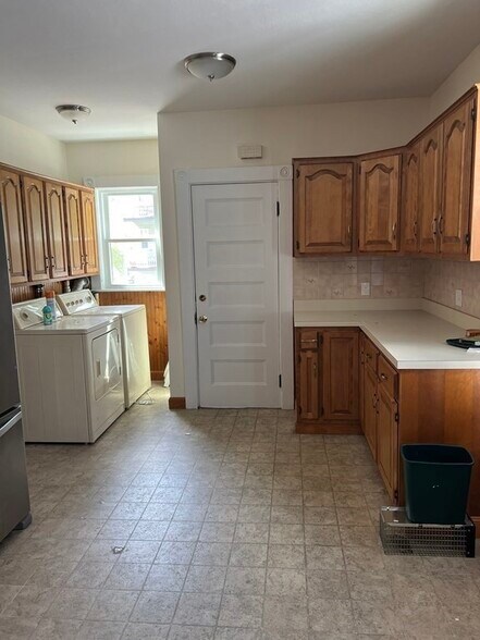 Building Photo - 16 Sullivan Rd