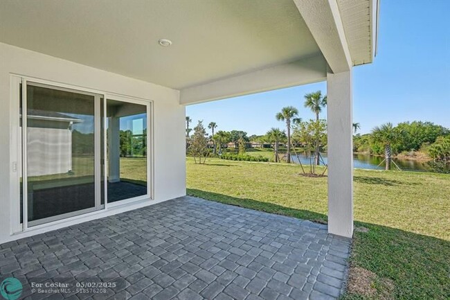 Building Photo - 9041 Dahlia Cir
