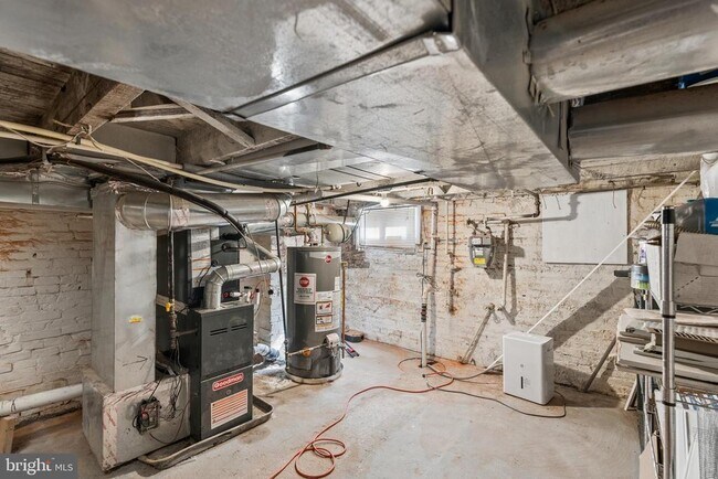 Building Photo - 214 N Madeira St