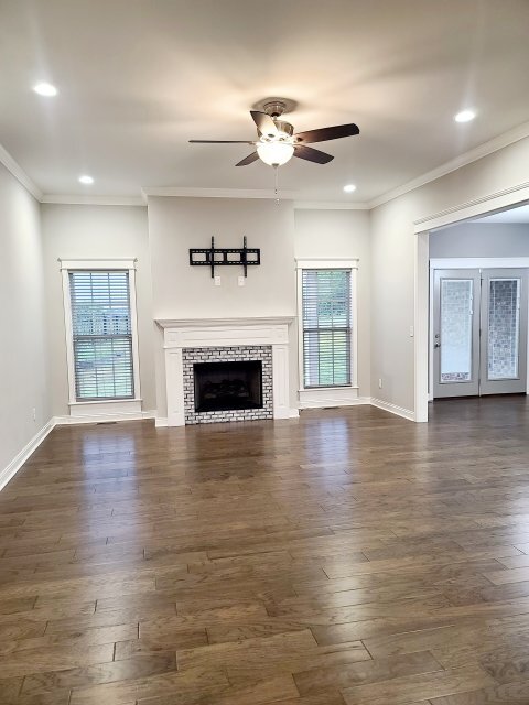 Building Photo - 620 Montrose Dr