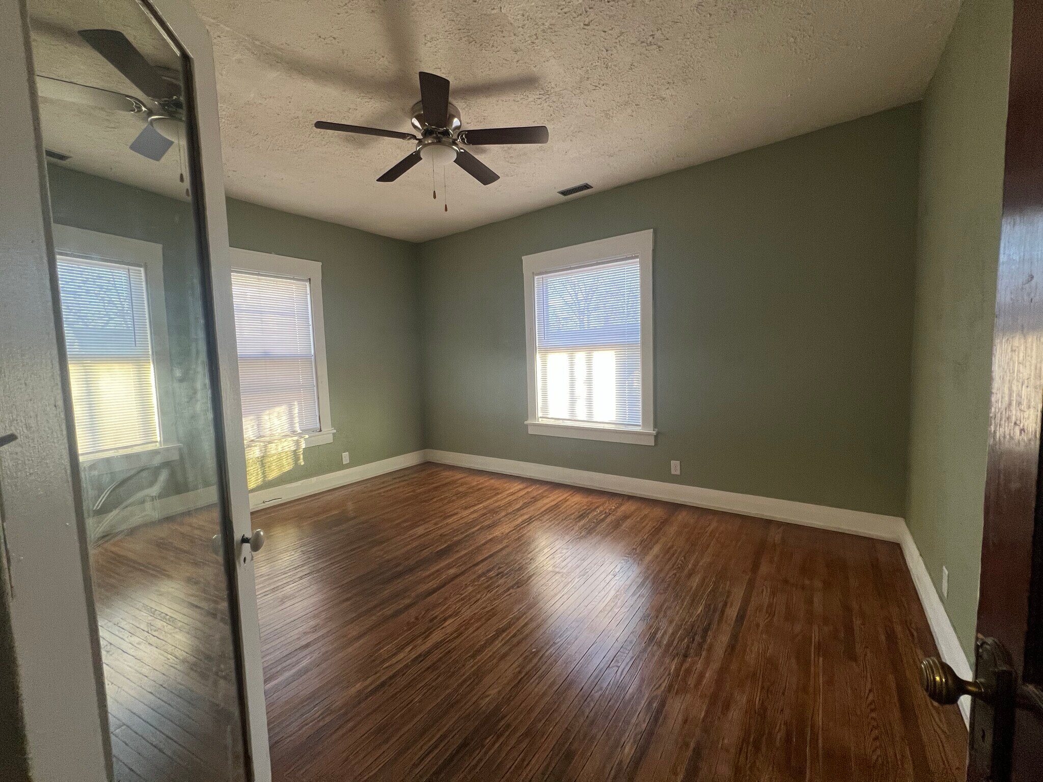 Building Photo - 417 W Columbia Ter