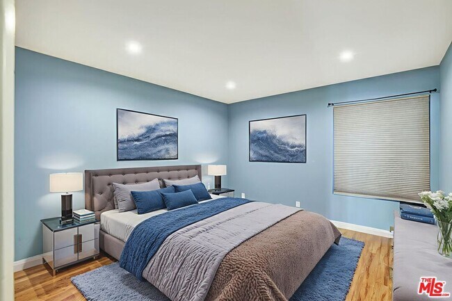 Building Photo - 1900 Vine St