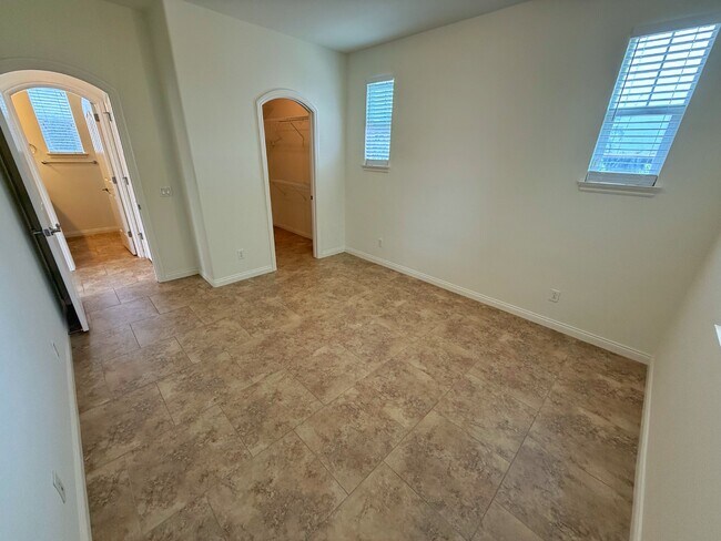Building Photo - 1099 Buena Vista Way