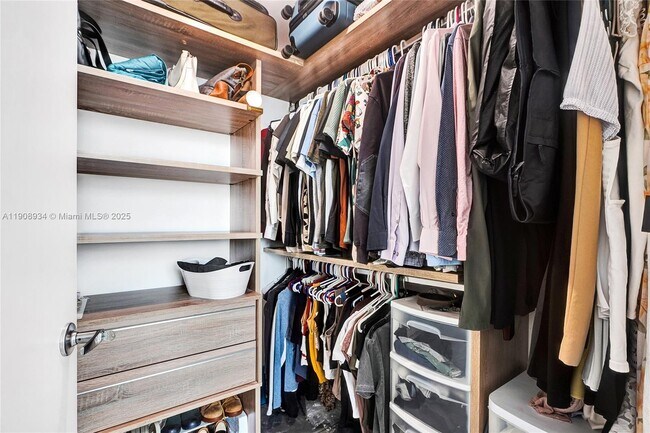 Building Photo - 350 S Miami Ave