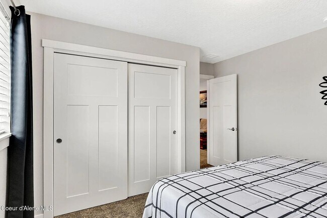 Building Photo - Coeur d'Alene Place – 3 Bed, 2.5 Bath Home...