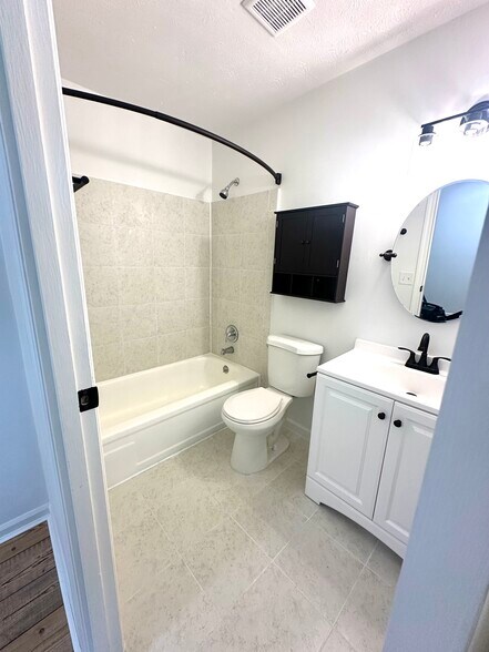 Building Photo - 7614 Pons Ln