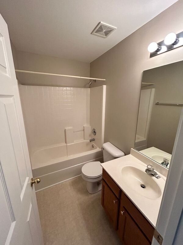 Building Photo - 7102 Lenox Village Dr