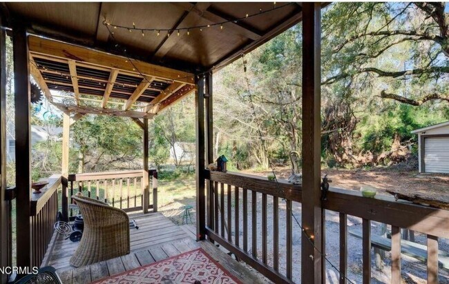 Building Photo - 323 Pine Grove Dr