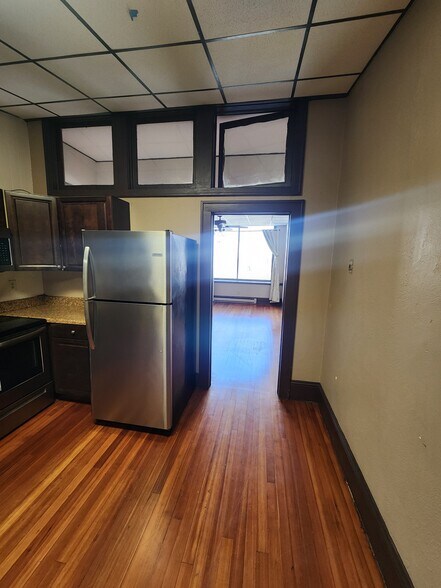 Building Photo - 321 N Main St