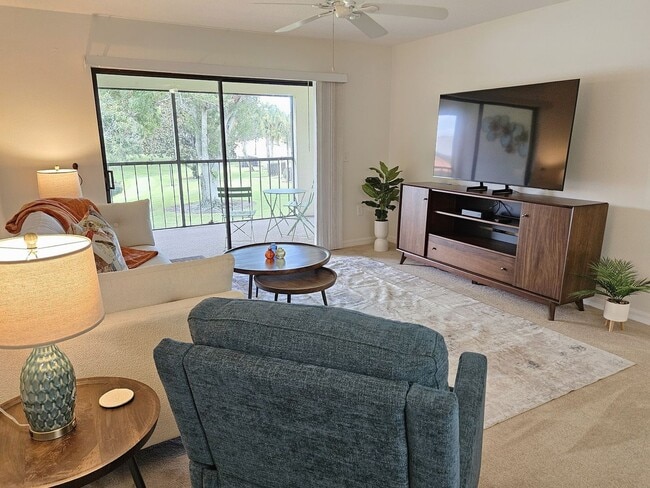 Building Photo - Seasonal Short-Term 2 Bedroom 2 Bathroom 2nd Floor Condo in Estancias of Capri Isles!