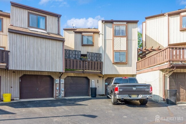 Building Photo - 217 Silver Ln