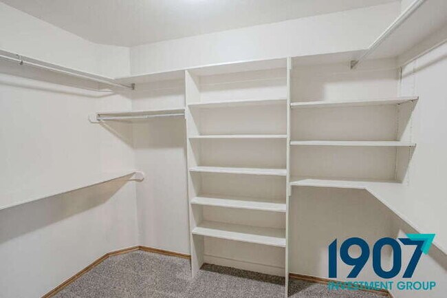 Building Photo - Elegant and Spacious 3-Bedroom Home in Edm...