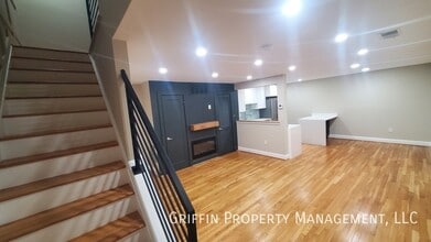 Building Photo - 2123 Young St SE