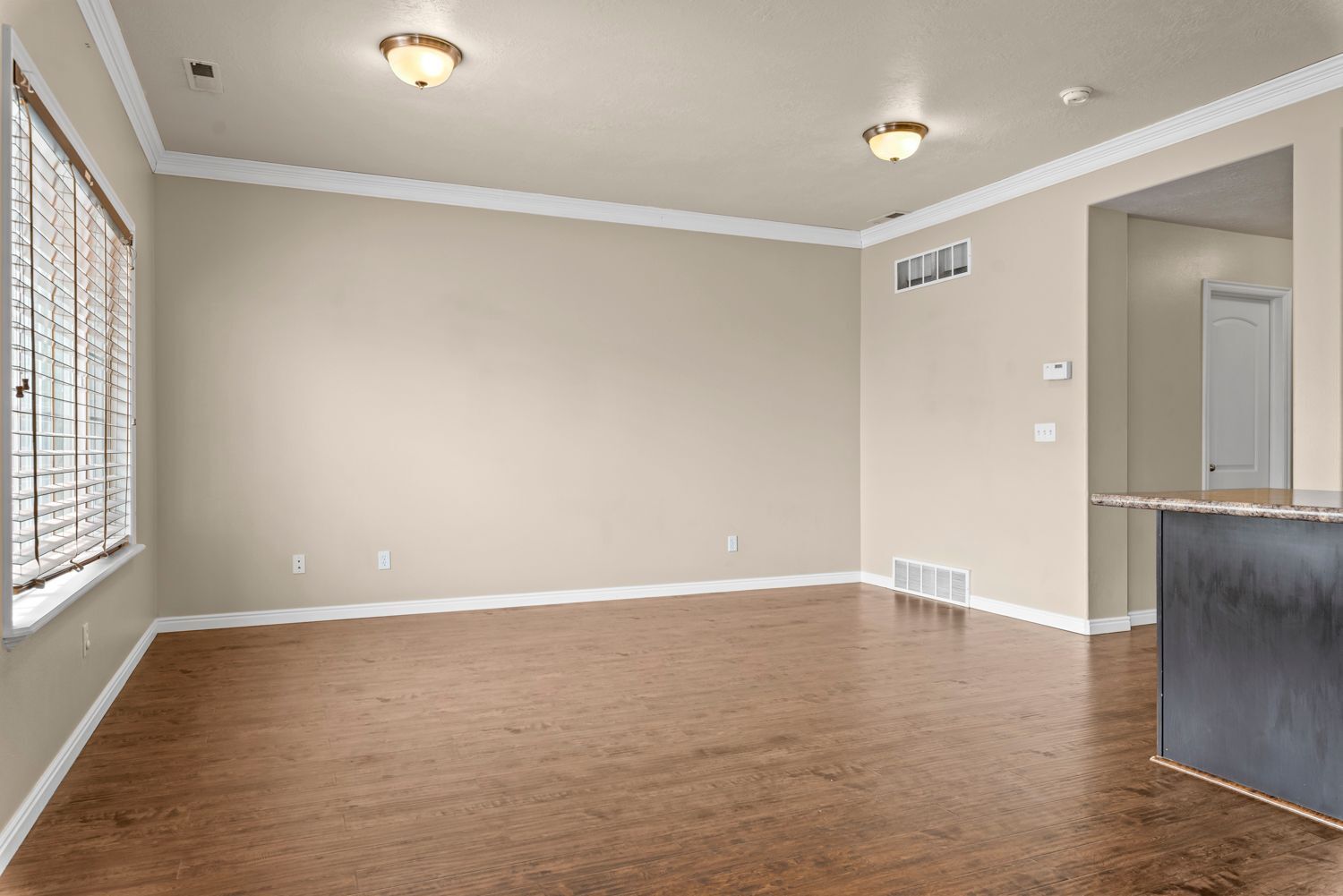 Building Photo - 231 E Sunshine Dr