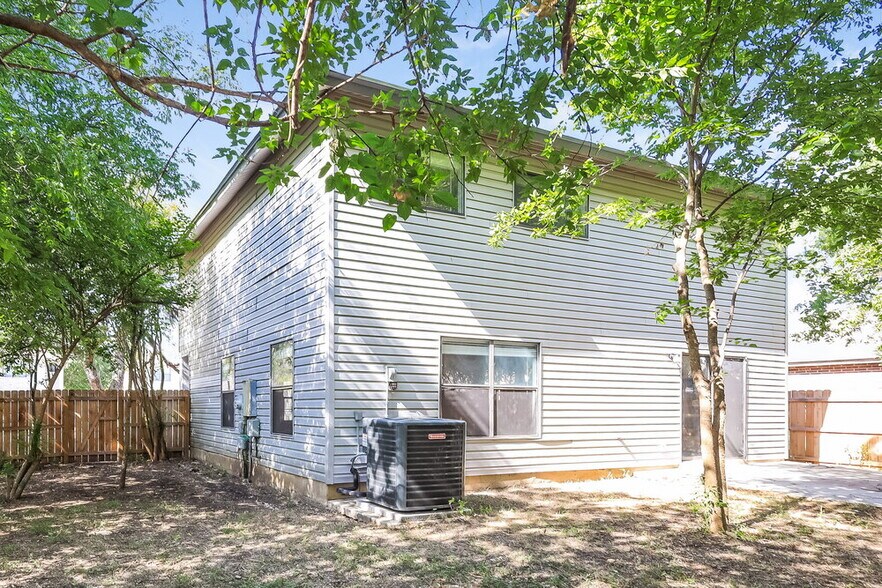 Building Photo - 9230 Bowen Dr
