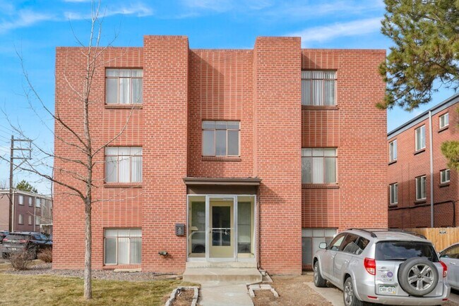 Building Photo - 801 N Dahlia St
