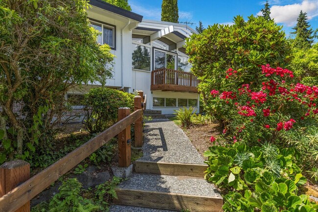 Building Photo - 12527 SE 52nd St