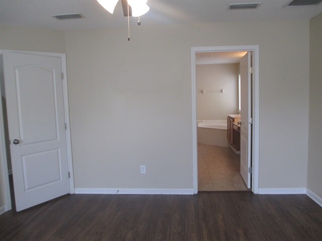 Building Photo - 940 Steeple Chase Ln