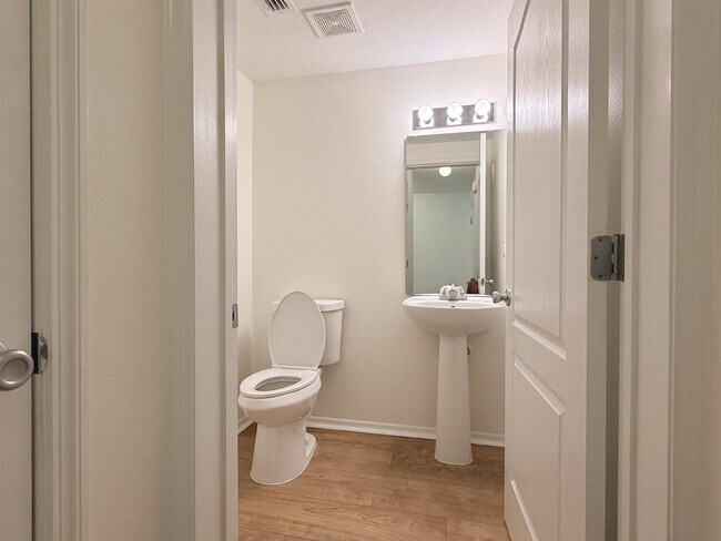 Building Photo - 728 Cabernet Pl