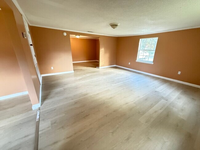 Building Photo - 4831 Saphire Ave