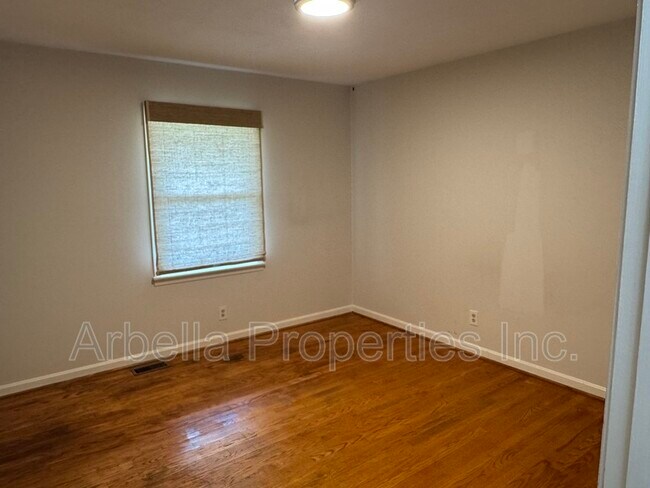 Building Photo - 1713 Seward Dr