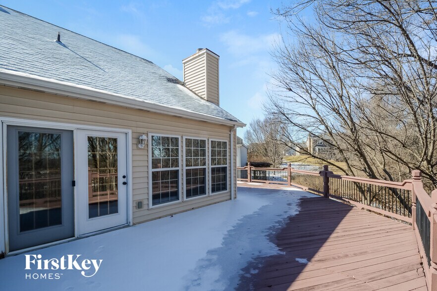 Building Photo - 12 Fox Bluff Ct